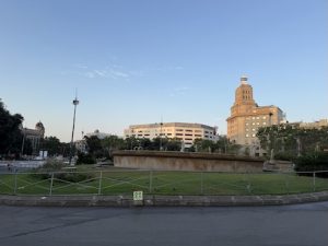 朝のカタルーニャ広場2