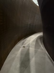 中を歩ける迷路オブジェ