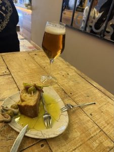 ビールと魚介のピンチョス