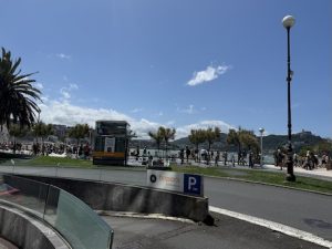 旧市街方面からビーチ方面へ