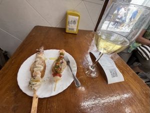 雰囲気で入った店でワイン