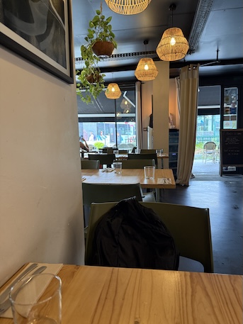 カフェに着席